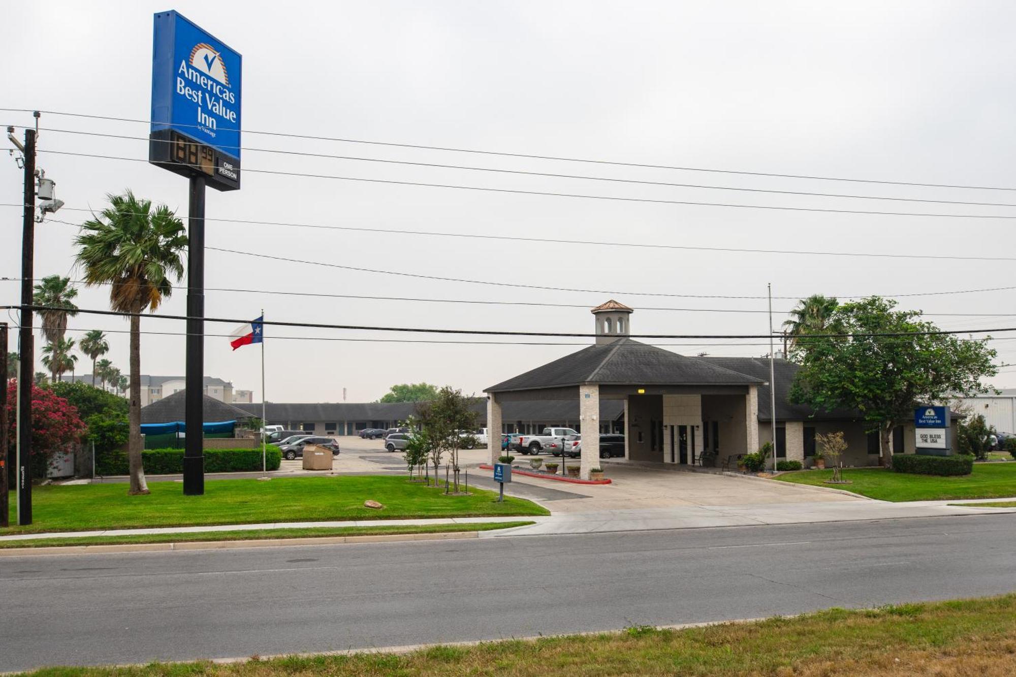 Americas Best Value Inn Harlingen Exterior foto
