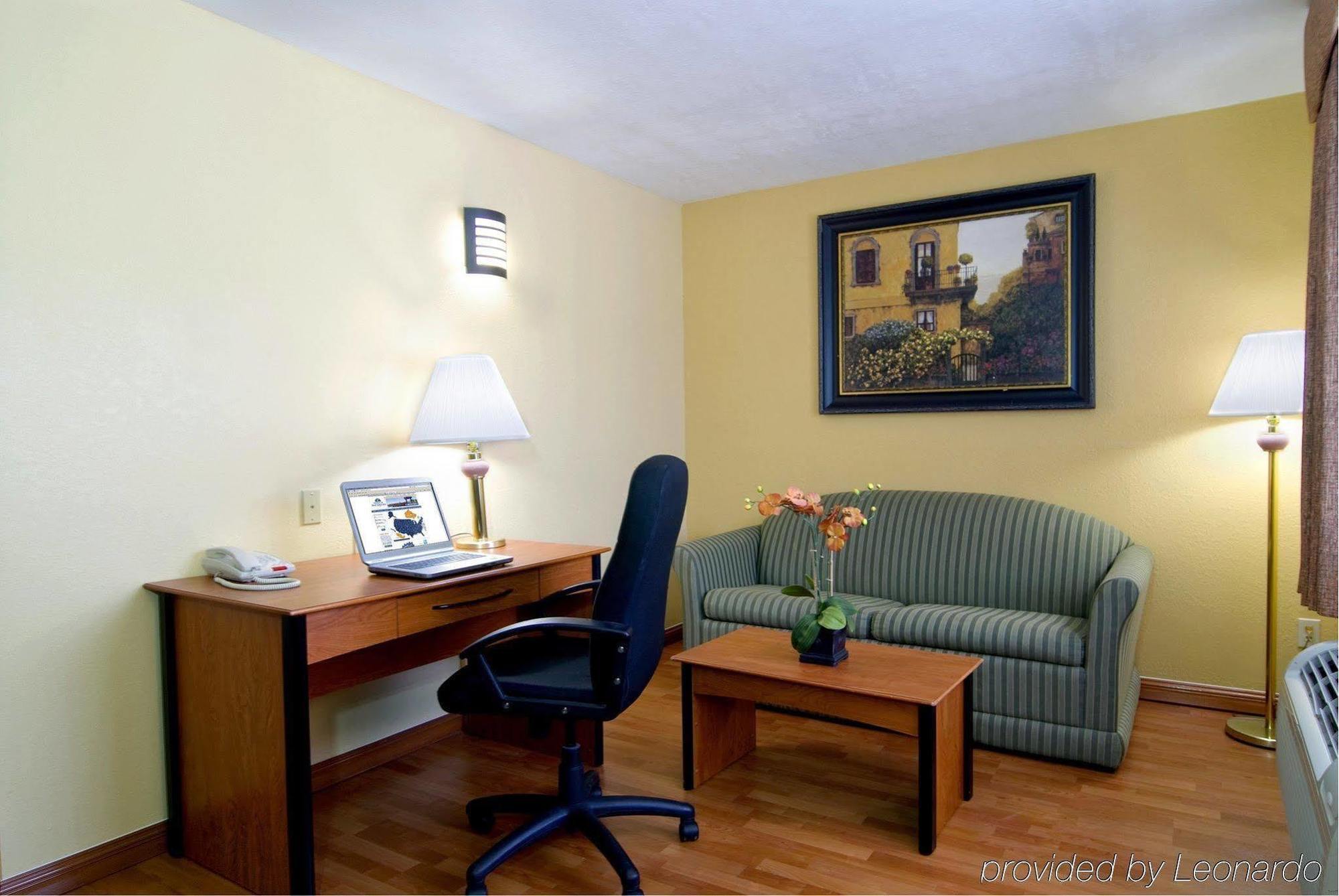 Americas Best Value Inn Harlingen Habitación foto