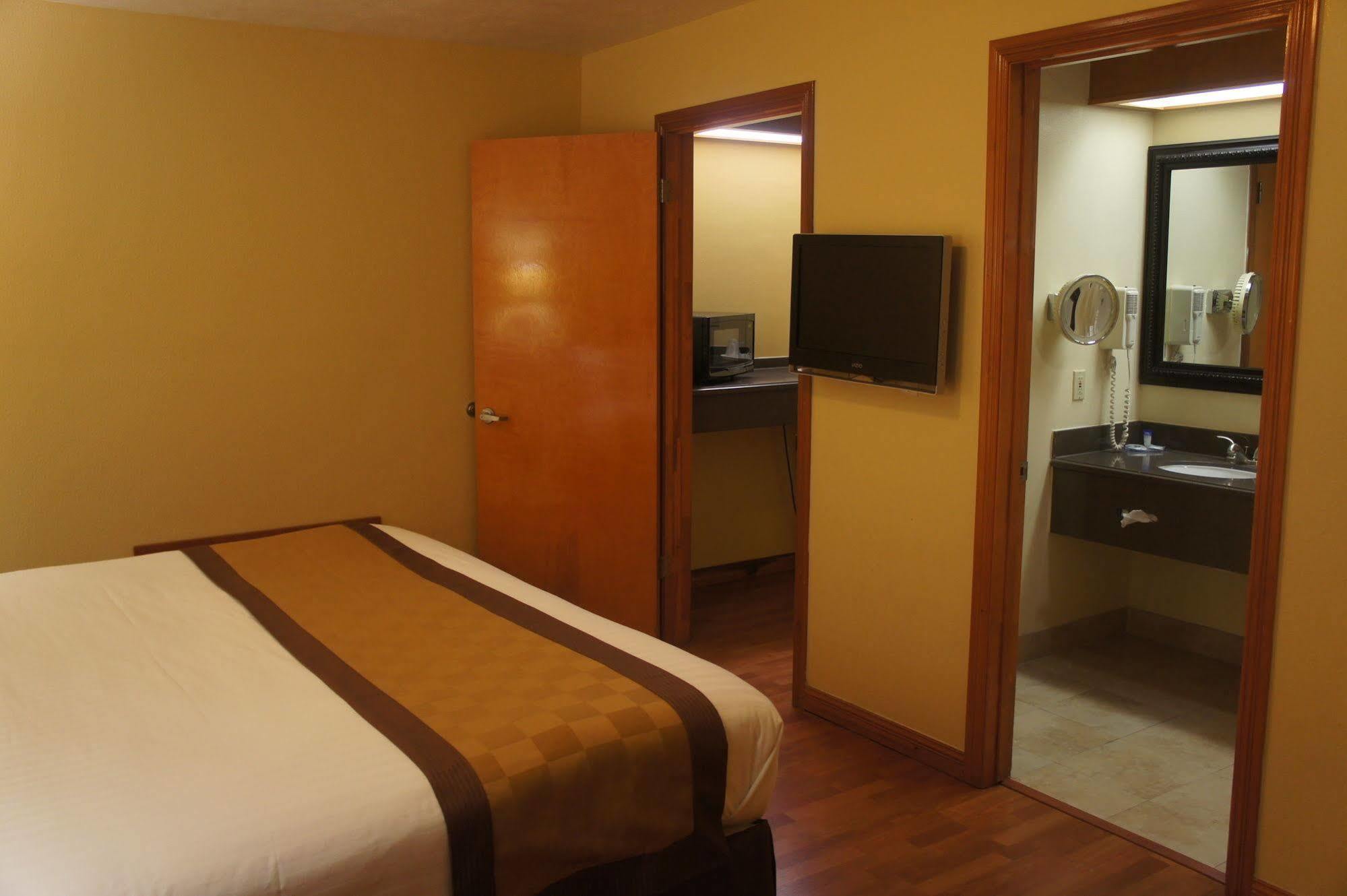 Americas Best Value Inn Harlingen Exterior foto